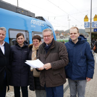 Tour am Bahnhof Ochsenfurt (im Bild v.l.n.r.: MdB Carsten Träger, Katharina Räth, Christiane und Volkmar Halbleib, Thorsten Reppert)