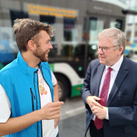 Tauschten sich unter anderem über die aktuellen Herausforderungen der Würzburger Bahnhofsmission aus (von links): Philipp Jany, Volkmar Halbleib, Bernd Rützel und Michael Lindner-Jung