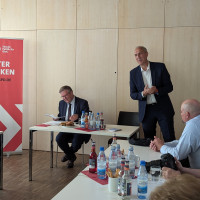 Christoph Schmid (rechts) weilte auf Einladung von MdL Volkmar Halbleib in Würzburg.